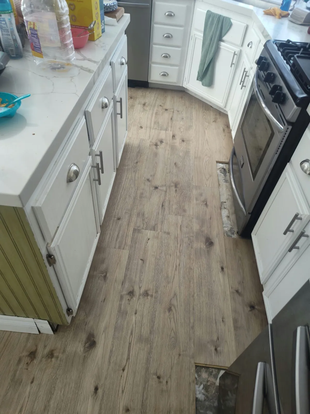 White shaker kitchen — kitchen by Happy Homes Remodeling, Henderson, NV